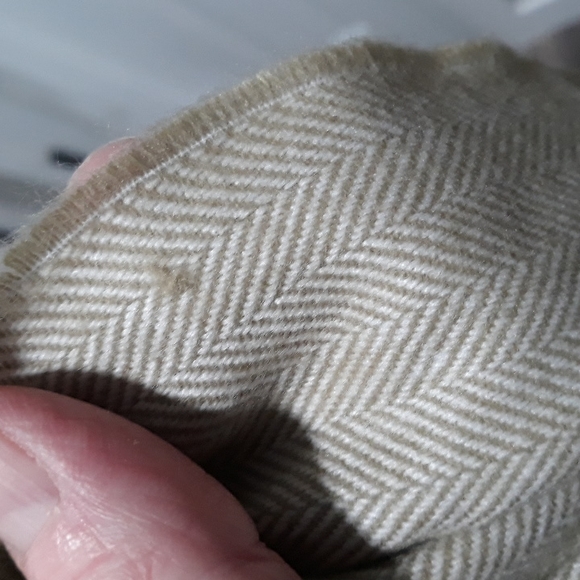 Cashmere light green herringbone design scarf. NWOT - Picture 4 of 6